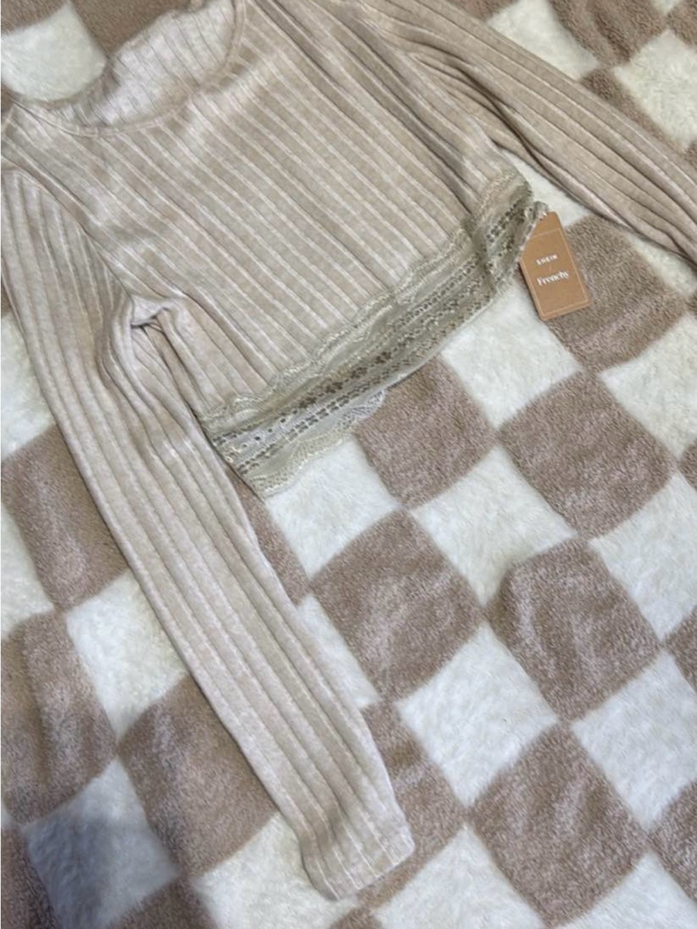 Ribbed Lace Hem Cropped Sweater in Taupe